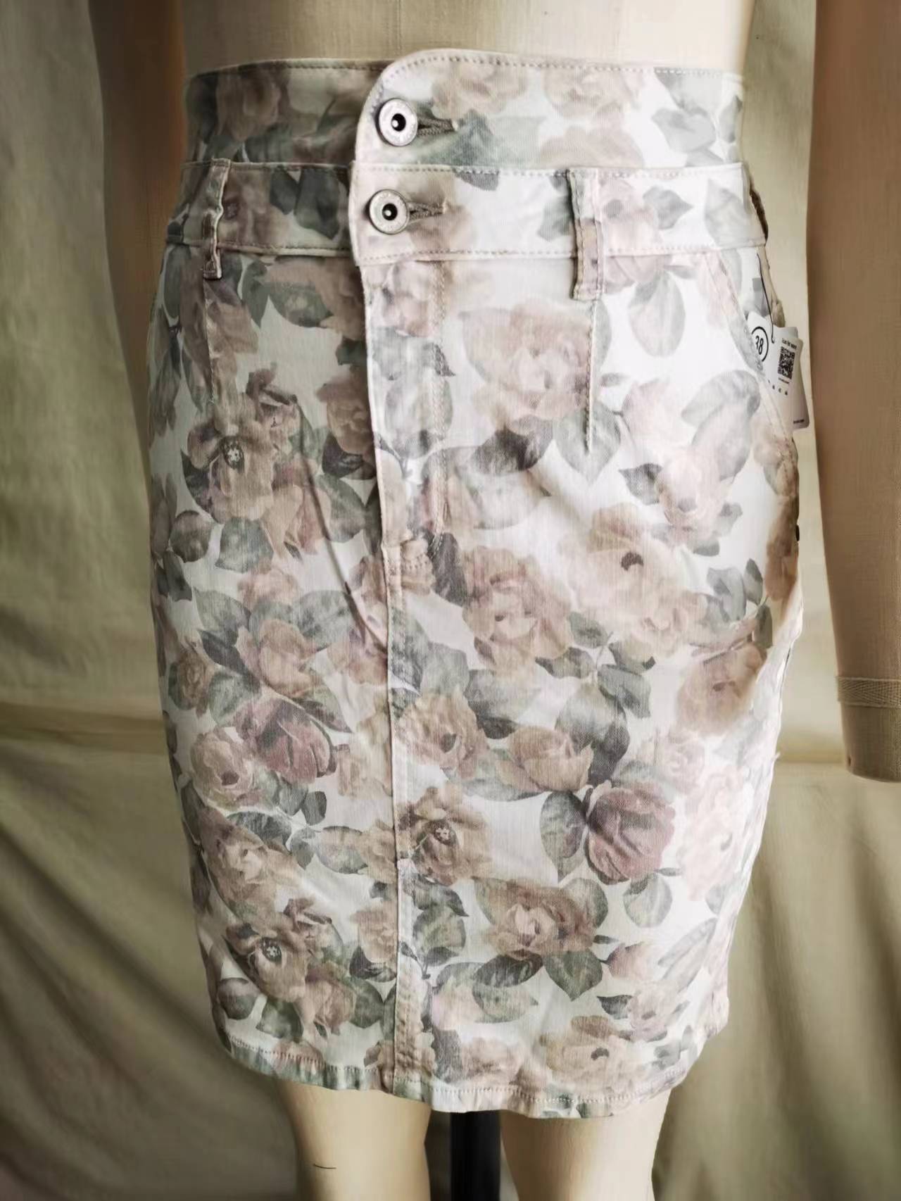 PRINT FABRIC SKIRT_青島紡聯(lián)集團進出口有限公司